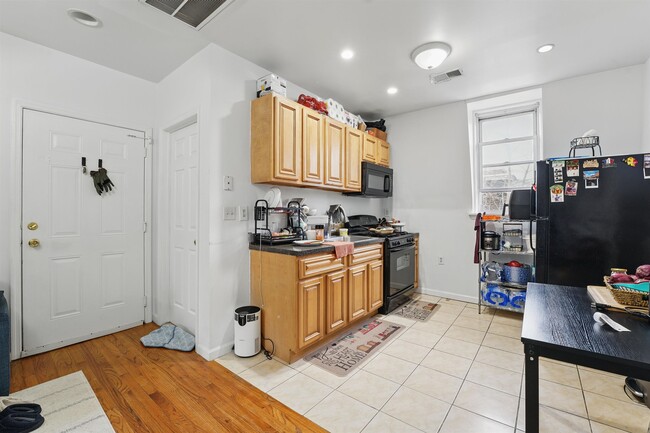 Building Photo - 693 Bergen Ave