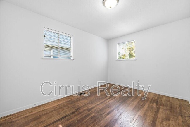 Building Photo - 327 Sycamore Ave