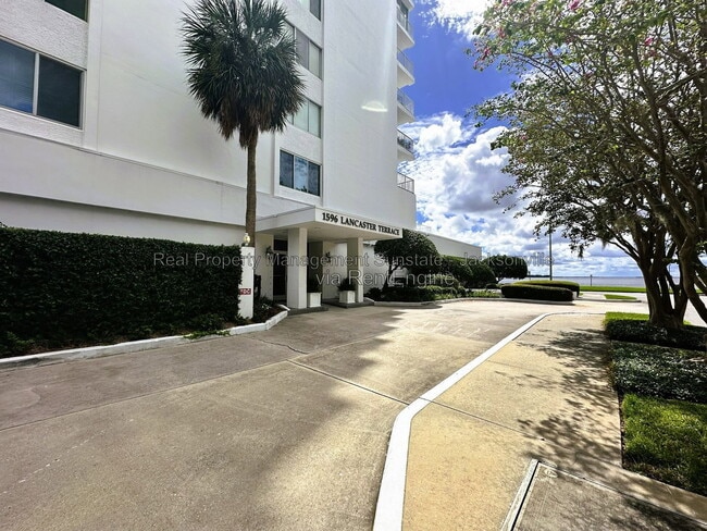 Building Photo - 1596 Lancaster Terrace