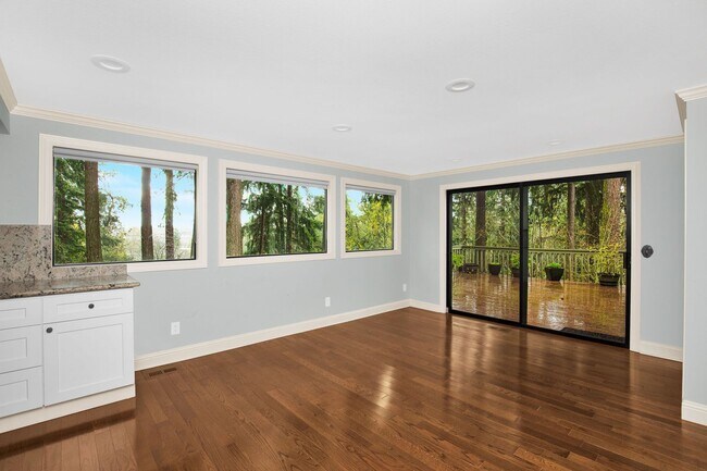 Building Photo - Luxury 3-bedroom Kirkland Bungalow