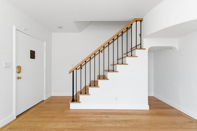 Building Photo - Charming 2 bed, 1.5 bath Alta Heights Home