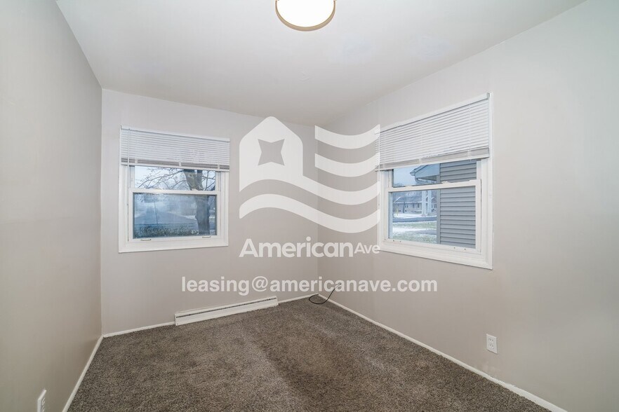 Building Photo - 2647 W Nebraska Ave