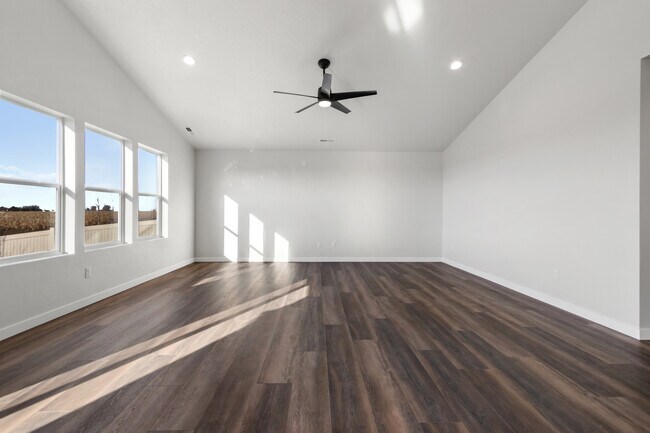 Building Photo - 7113 S Old Farm Ave