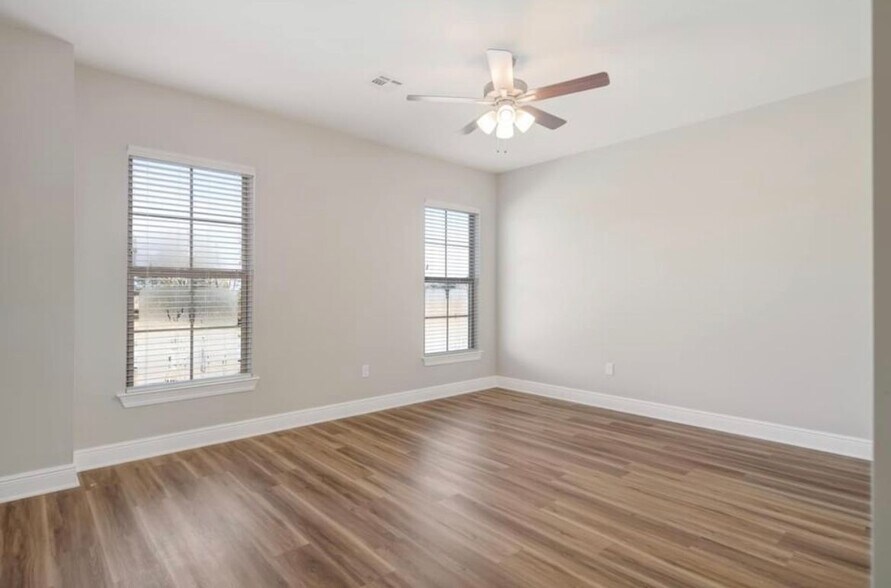 Building Photo - 139 Iberia St