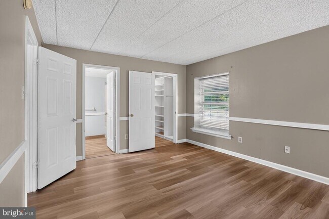 Building Photo - 702 Deer Run