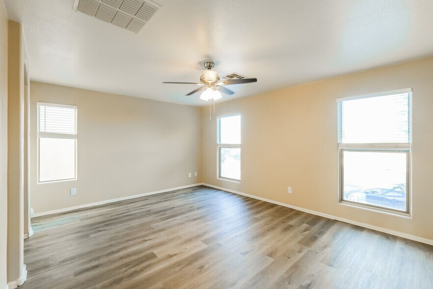 Building Photo - 7816 S 48th Dr