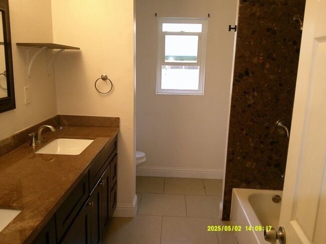 Building Photo - 3 N College St