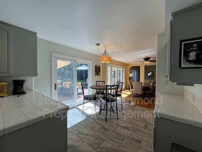 Building Photo - 8422 Fable Ave