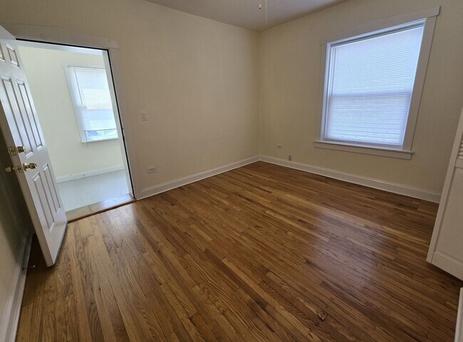 Building Photo - 4926 N Albany Ave