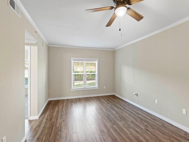Building Photo - 5095 Fairways Cir