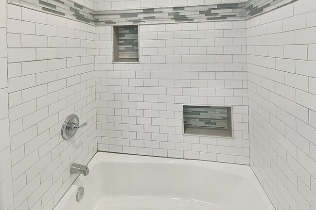 Building Photo - 2902 Delcourt Dr