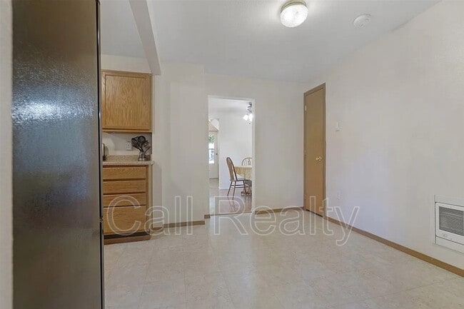 Building Photo - 2423 E Everett Ave