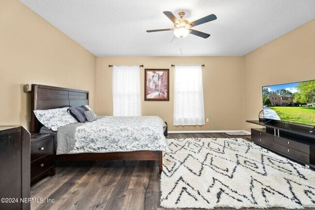 Building Photo - Fully Furnished Home