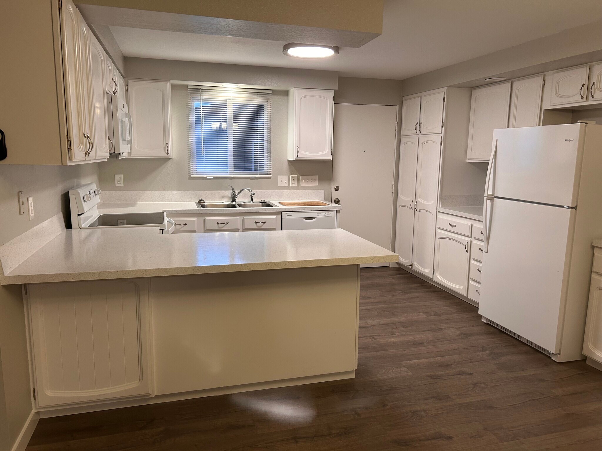 Building Photo - 9205 W Albany Ave