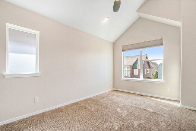 Building Photo - Gorgeous 4 Bed, 3.5 Bath Home in North West Denver