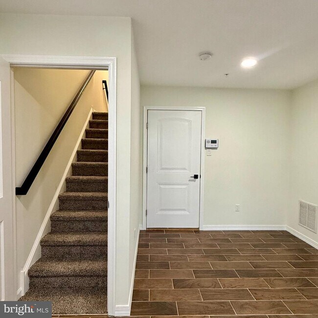 Building Photo - 153 Mercer Ct