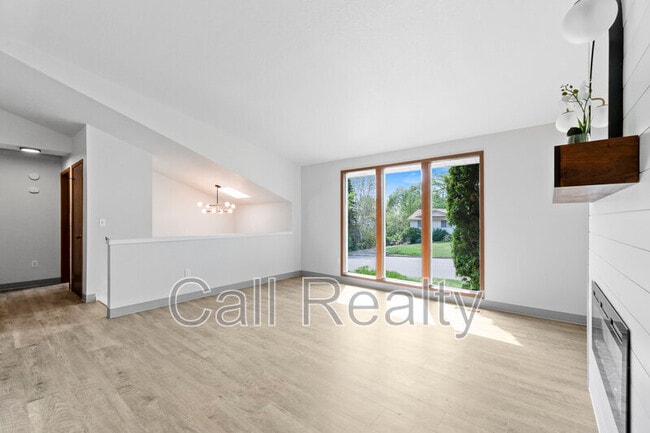 Building Photo - 1306 N Van Marter Rd