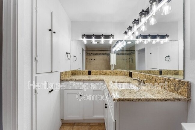 Building Photo - 3614 Versailles Dr