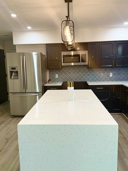 Building Photo - 303 S Promenade Blvd