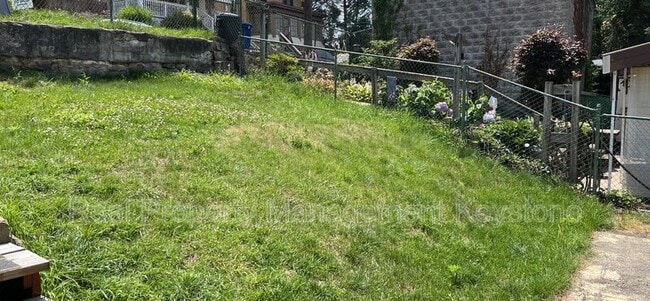 Building Photo - 33 Merritt Ave