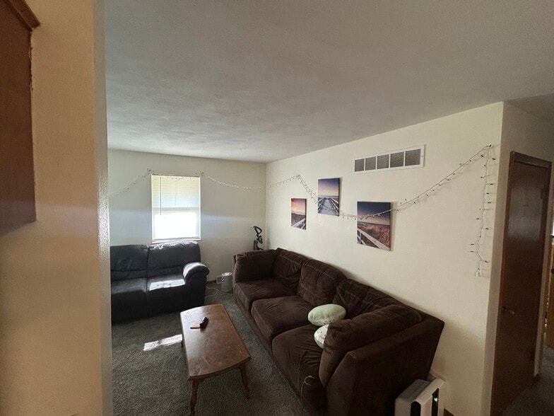 Building Photo - 454 Hutton Ln