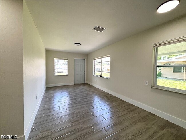 Building Photo - 559 Wood Ave