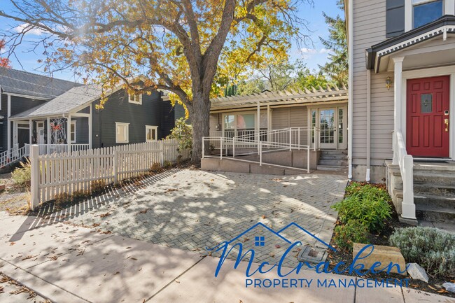 Building Photo - Fully furnished, pet-friendly, and available for mid-term stays with a 30-day minimum