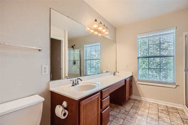 Building Photo - Beautiful Spacious Home!!!!