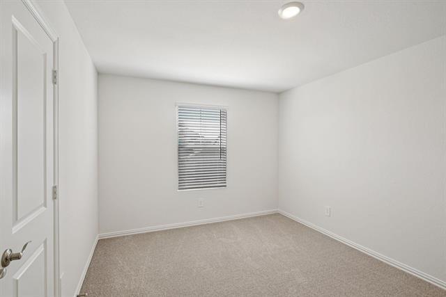 Building Photo - 806 Leavenworth Dr