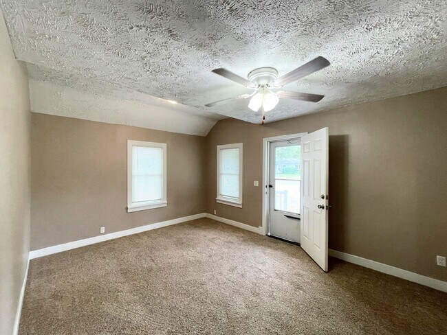 Building Photo - Cute 3 Bed 1 Bath McPherson Home in Good Neighborhood