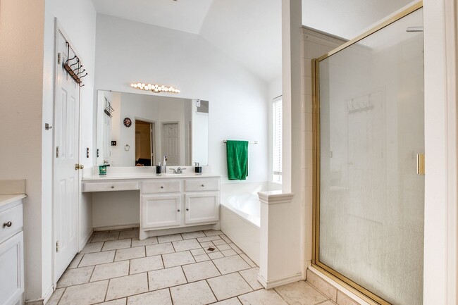 Building Photo - Charming Single Story Home In Gated Oakridge Pointe!