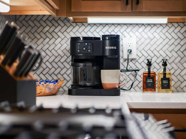 Building Photo - 6110 Ellen Ave