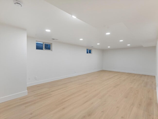 Building Photo - 4980 S 1645 E