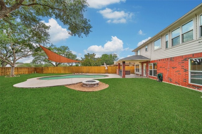 Building Photo - 16731 Creek Trail