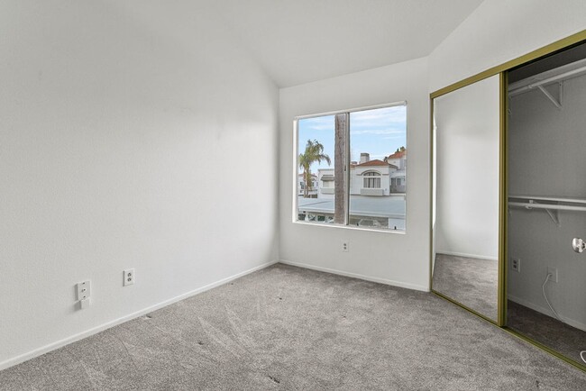 Building Photo - Spacious Condo in the Heart of Laguna Niguel!