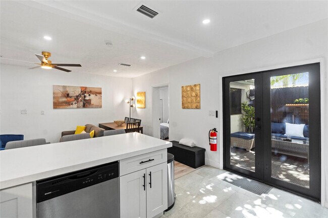 Building Photo - 719 NE 36th St