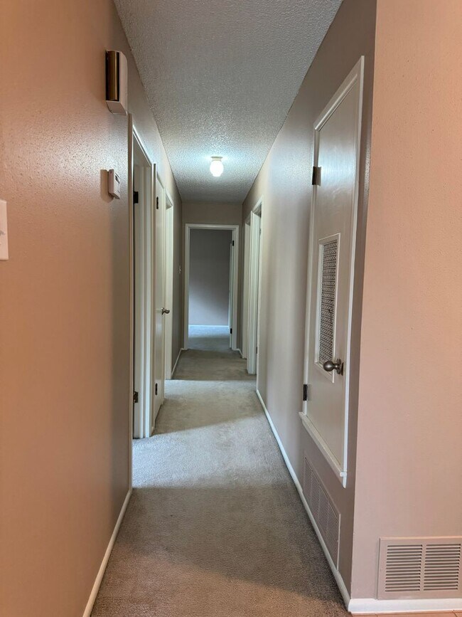 Building Photo - 102 Dalewood Dr