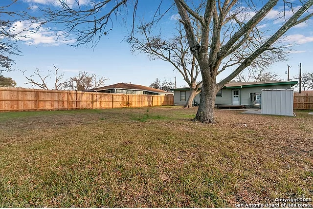 Building Photo - 215 Legion Dr W