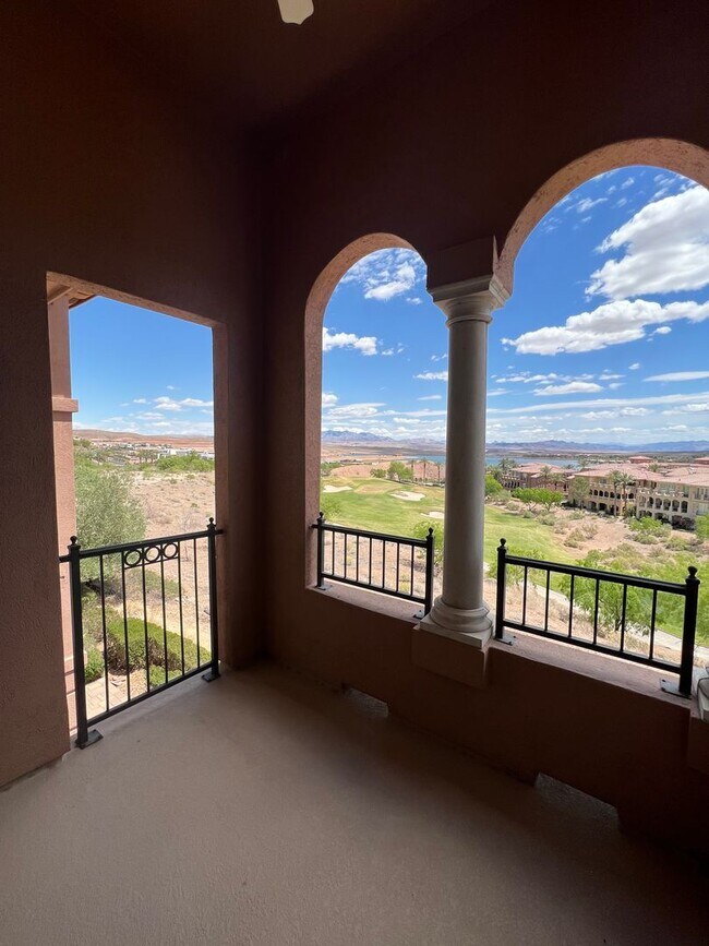 Building Photo - Lake Las Vegas Beauty!!! $2400 Great Views...