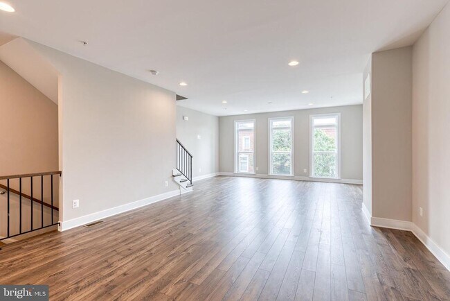 Building Photo - 909 Grundy St