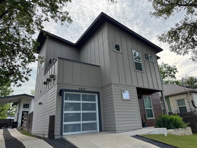 Building Photo - 4802 Santa Anna St