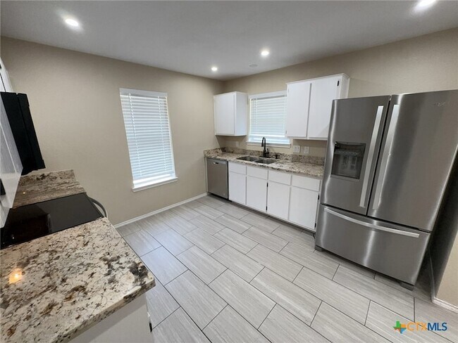 Building Photo - 2611 Littlewood Dr