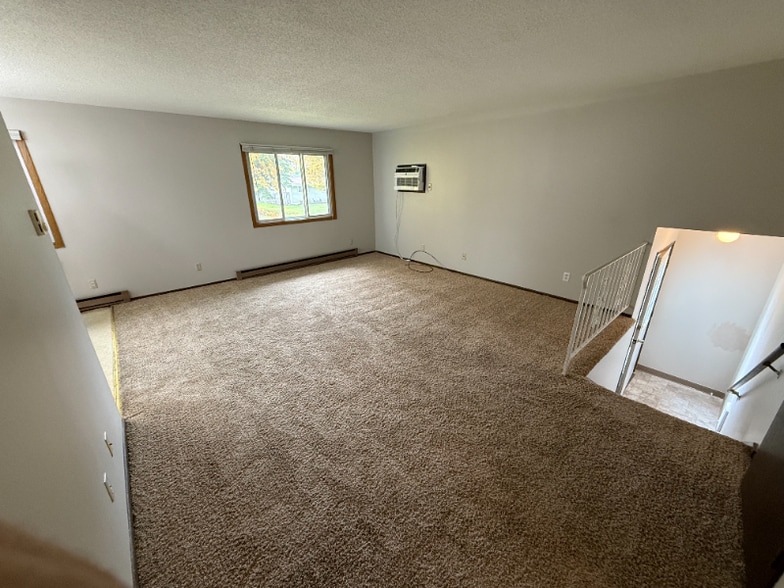 Primary Photo - 716 Great Plains Ct