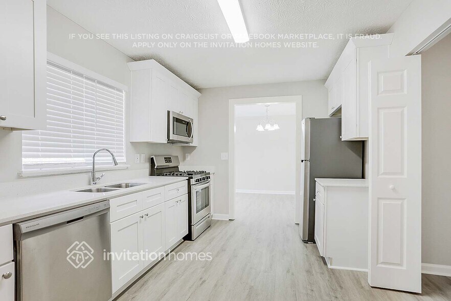 Building Photo - 6563 Eastbriar Dr