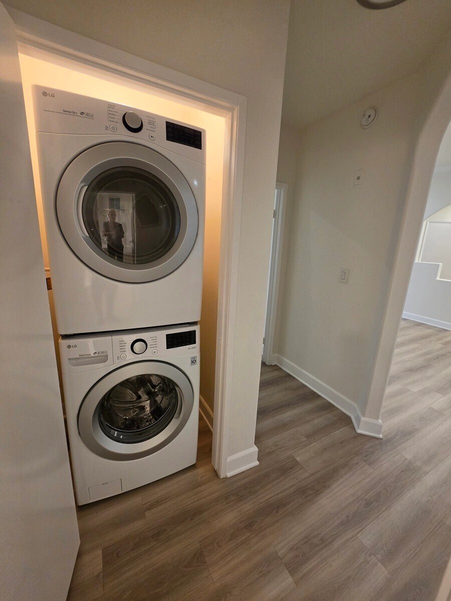 Building Photo - 2669 S Barrington Ave