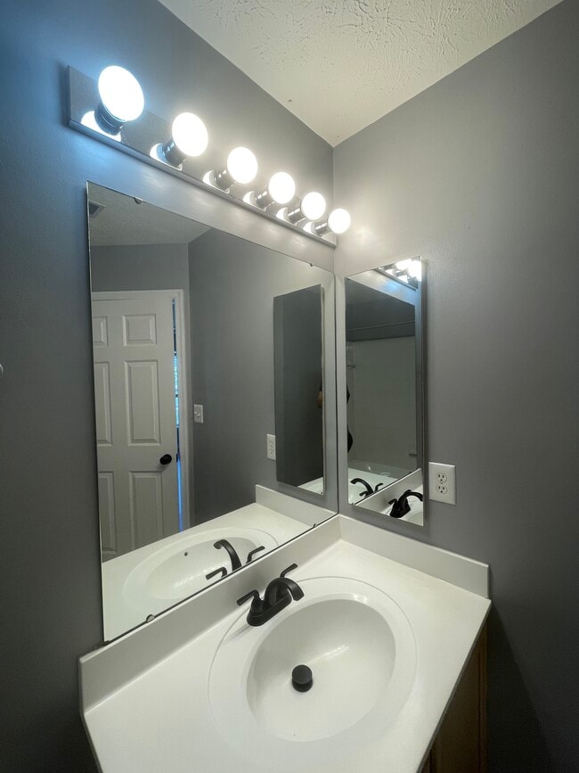 Master Bathroom - 1409 Pangbourne Way