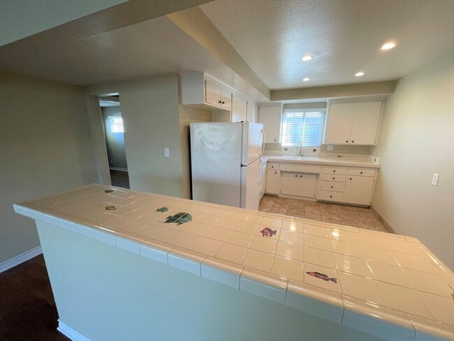 Building Photo - Pierpont Beach Duplex