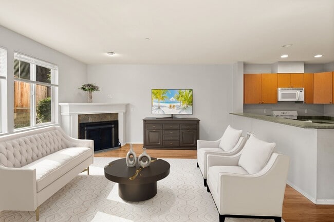 Building Photo - Spacious 3 bed Townhome