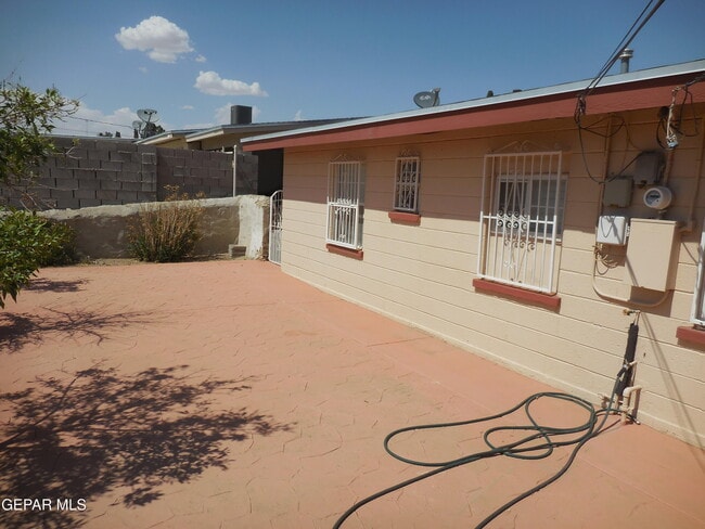Building Photo - 1127 Del Norte St