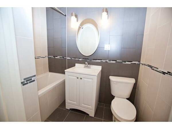 Building Photo - 220 Roebling St